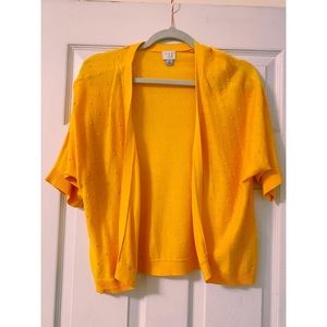 Quarter sleeve cardigan